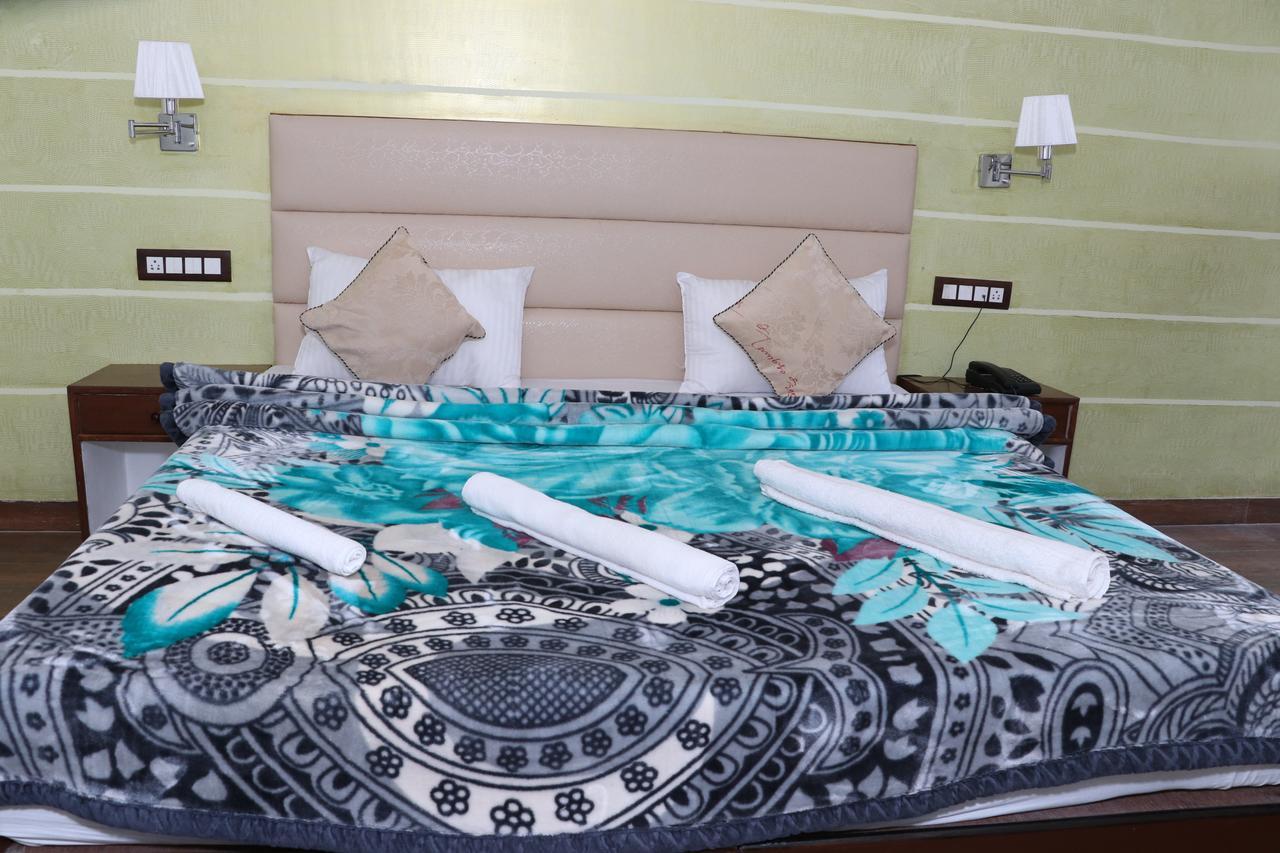 Hotel Green Tara Manāli エクステリア 写真